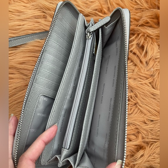 Michael Kors wallet - Picture 3 of 5